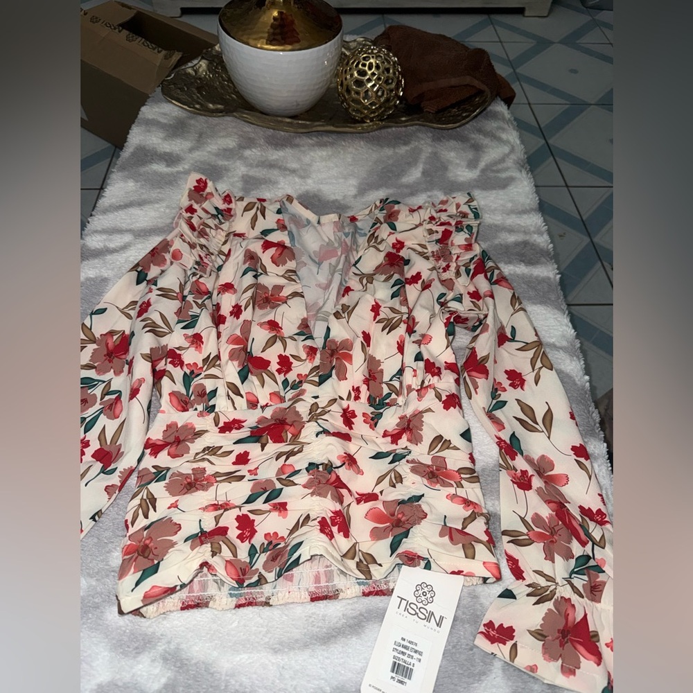 Tissini Floral Ruffle Blouse
